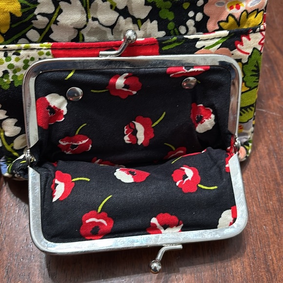 Vera Bradley - Poppy Fields Wallet - Picture 6 of 7